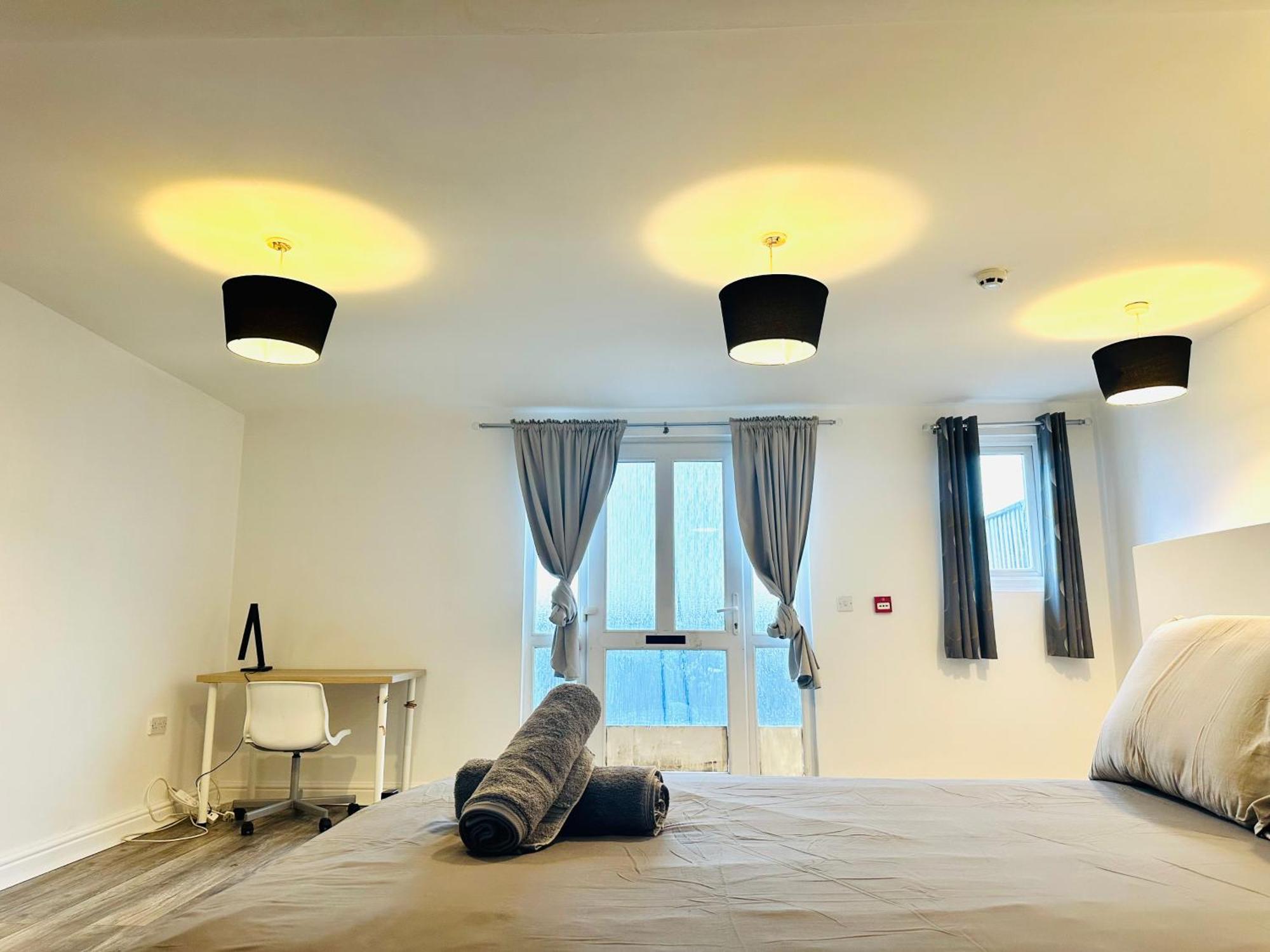 Spacious And Affordable City Center Two Beds Flat Swansea Bagian luar foto