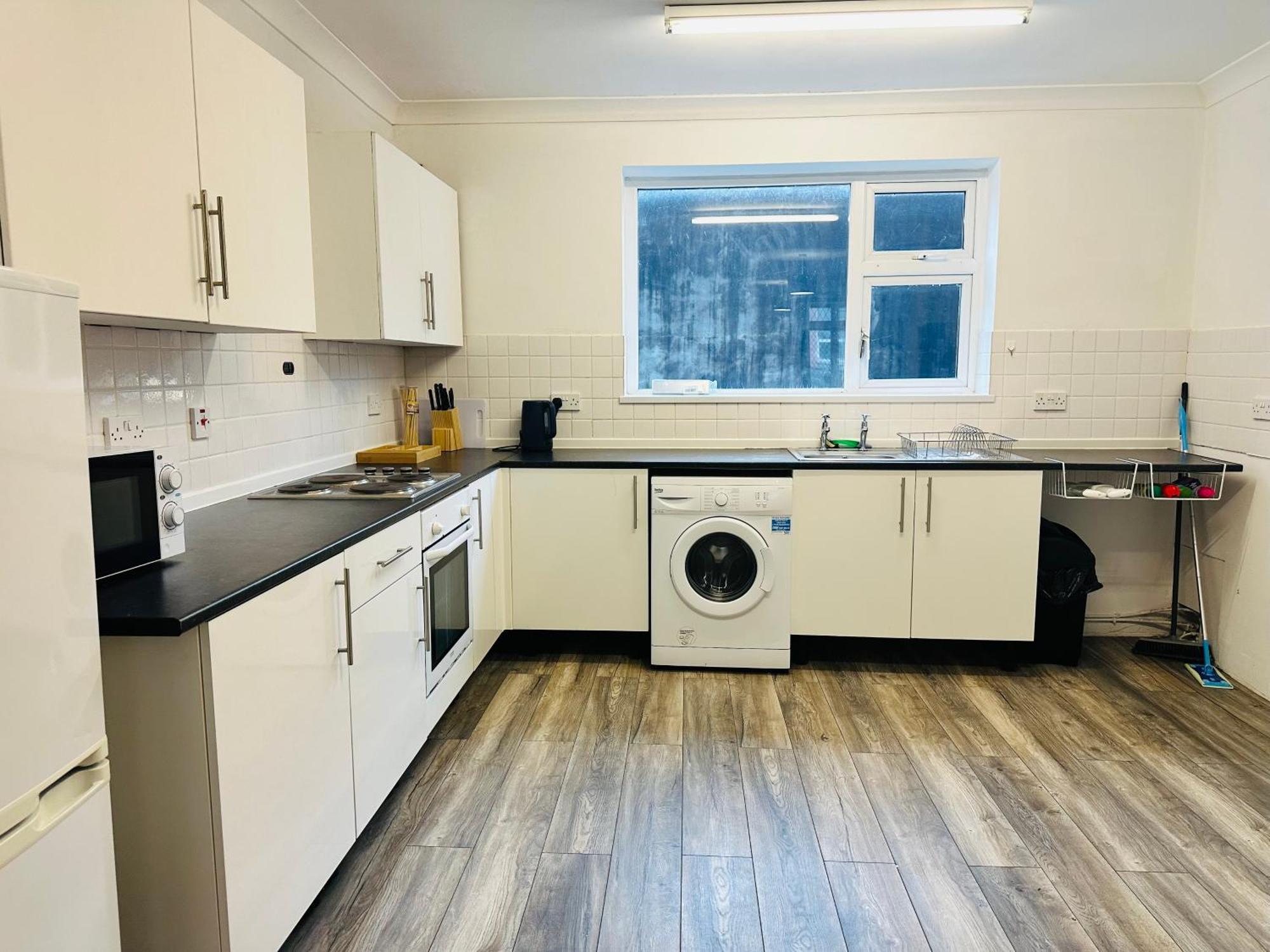 Spacious And Affordable City Center Two Beds Flat Swansea Bagian luar foto
